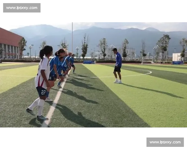 门神” 某色石布：用热爱架起两代足球桥